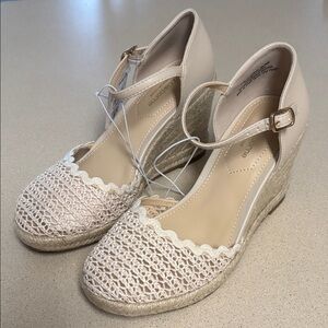 Liz Claiborne Cream Crochet Wedge Sandals